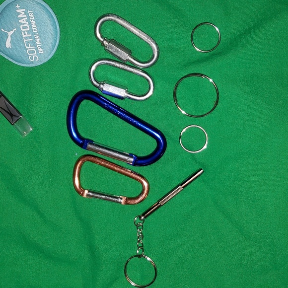 Bundle of Keychains, 4 Carabiners, Mini Game System, Mini Screwdriver, 4 Keyring - Picture 4 of 4